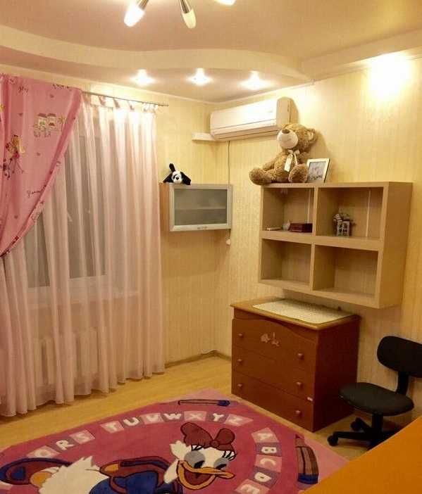 Продам 2-к квартиру по вул. Малишка 3