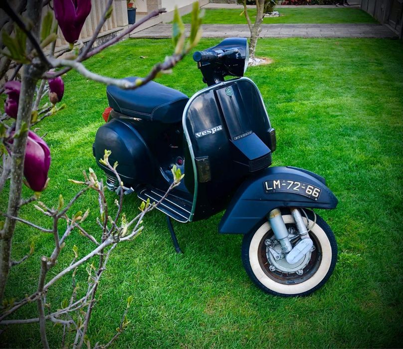Vespa PX 125 preta