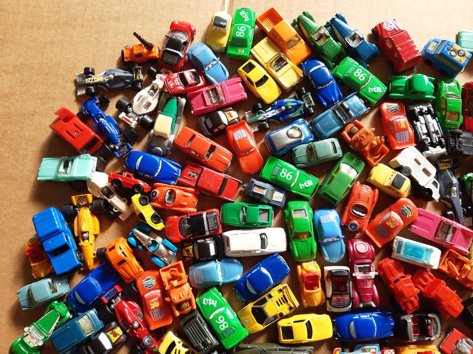 Lote com 220 Carrinhos Kinder Brindes Ferrero