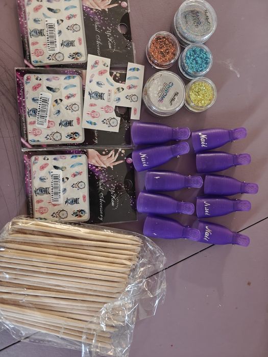 Różne drobiazgi do robienia hybrydy