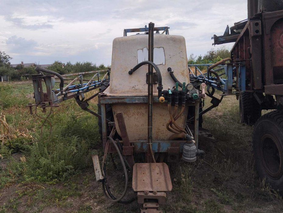 Продам опрыскиватель ОП2000