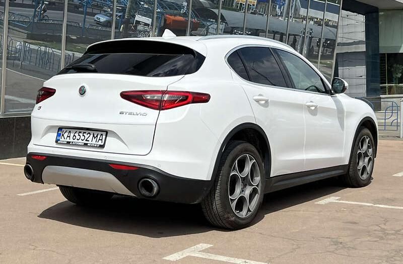 Alfa Romeo Stelvio 2017 року