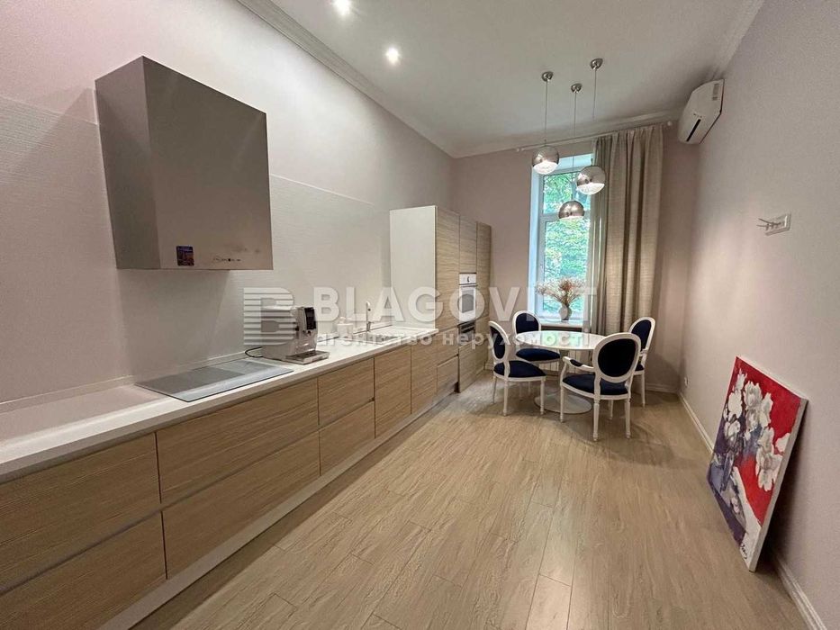 Продаж 3-к просторої квартири по Січових стрільців 10. Гарний ремонт