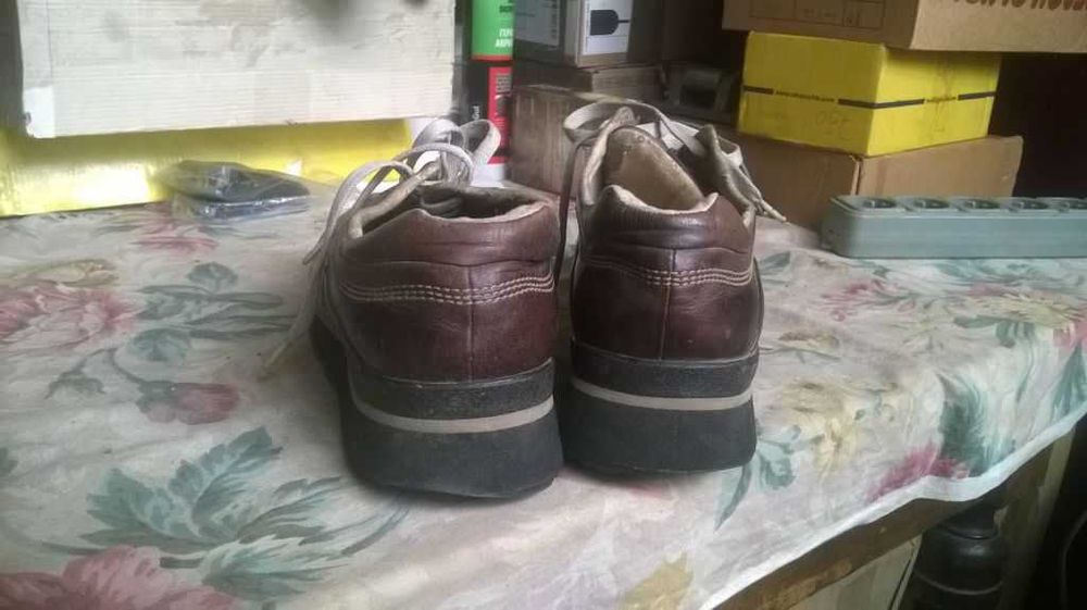 кросівки колір коричневий стан на фото, розмір 42