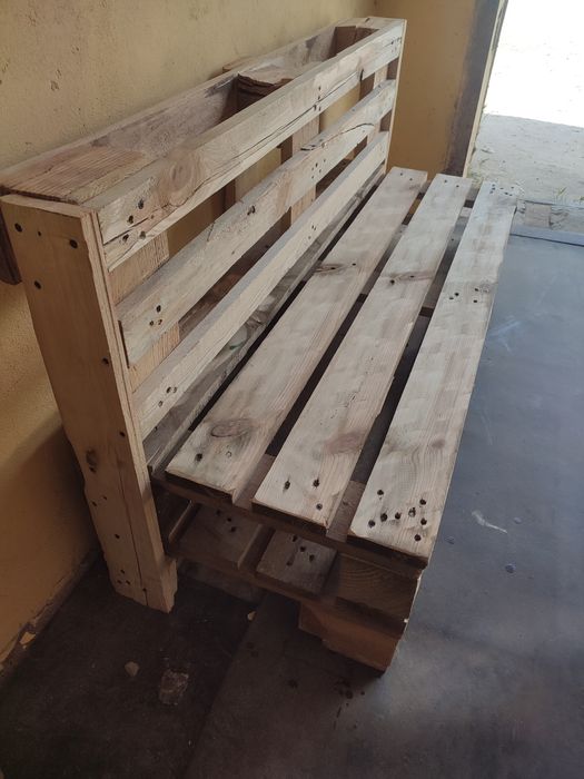 Прочная лавочка из падона-для дачи,двора или сада