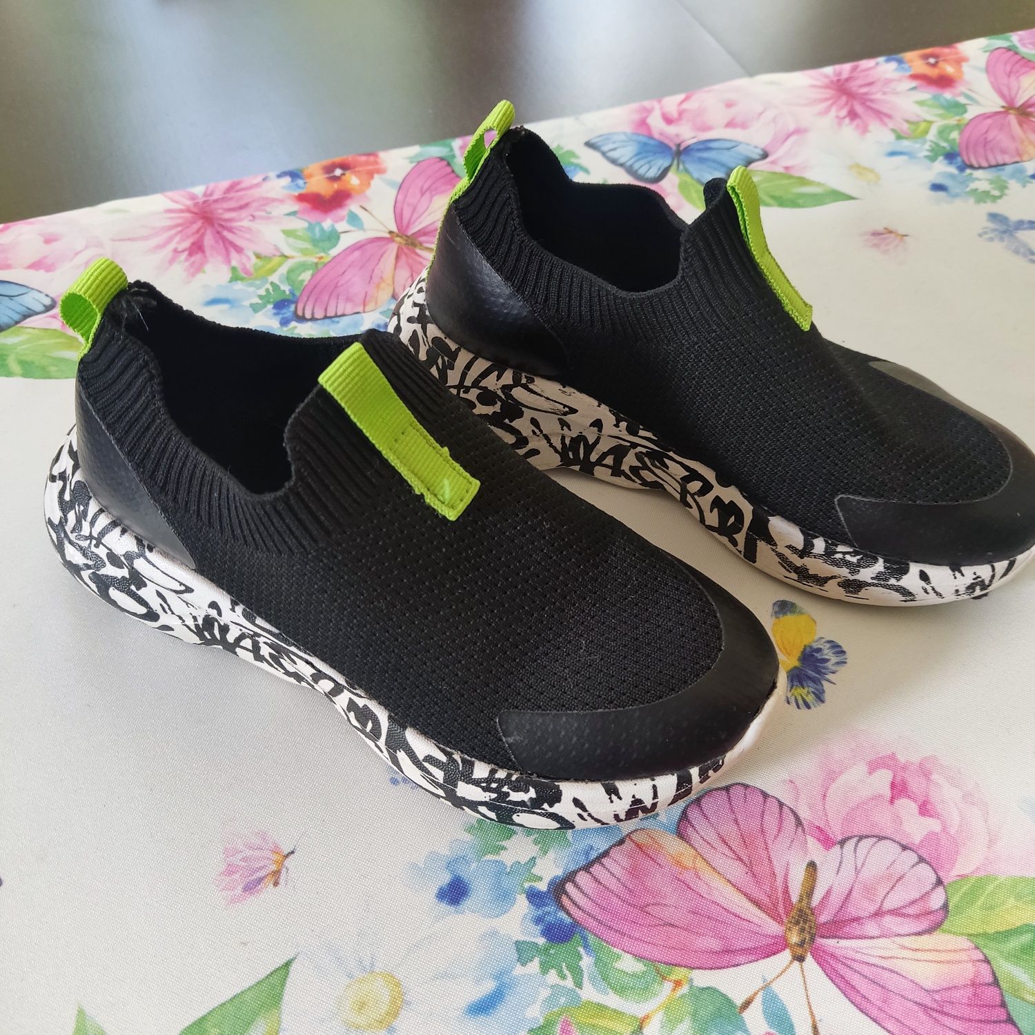 Sprzedam buty w bardzo dobrym stanie, rozmiar 30.