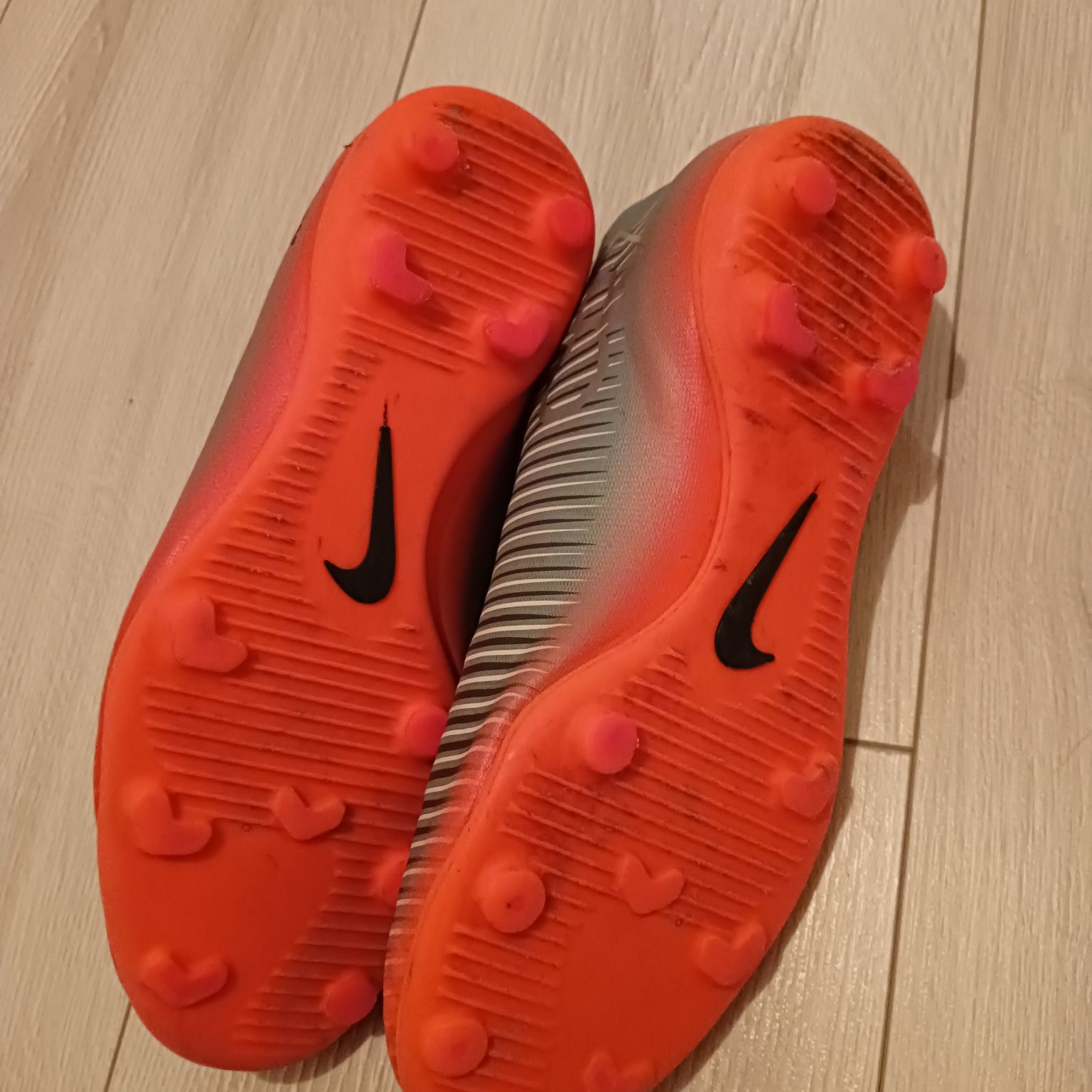 Buty korki Nike 38,5, wkł.24cm