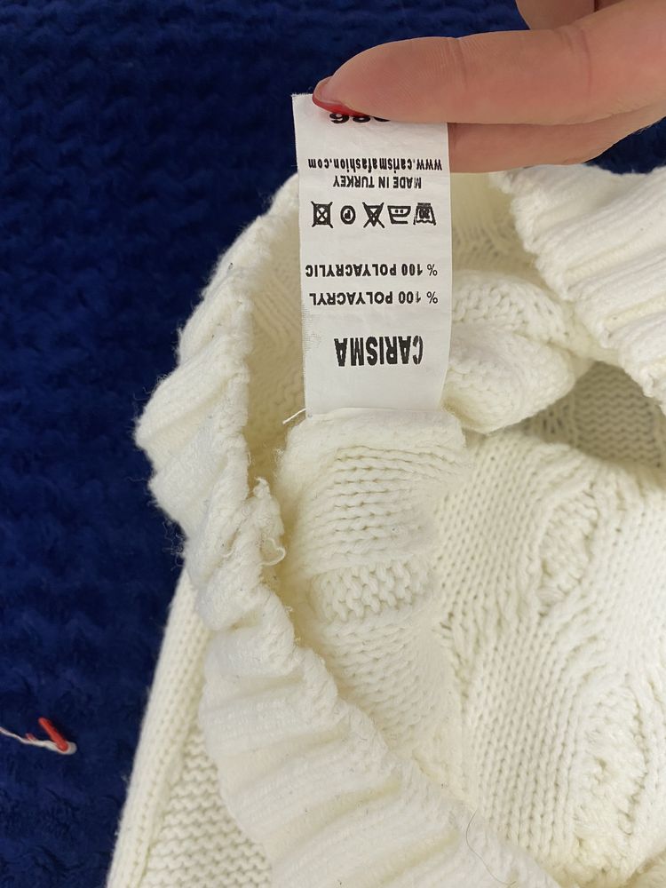 Biały sweter męski