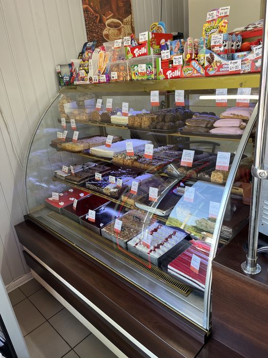 Холодильна вітрина кондитерська