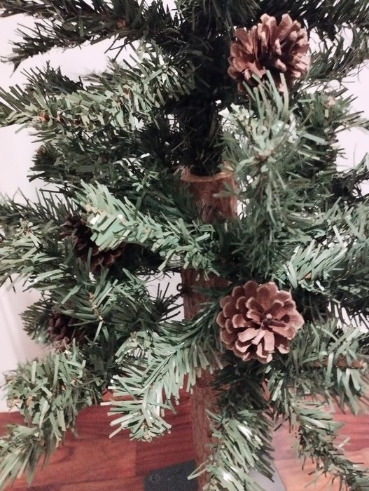 Árvore de Natal com pinhas