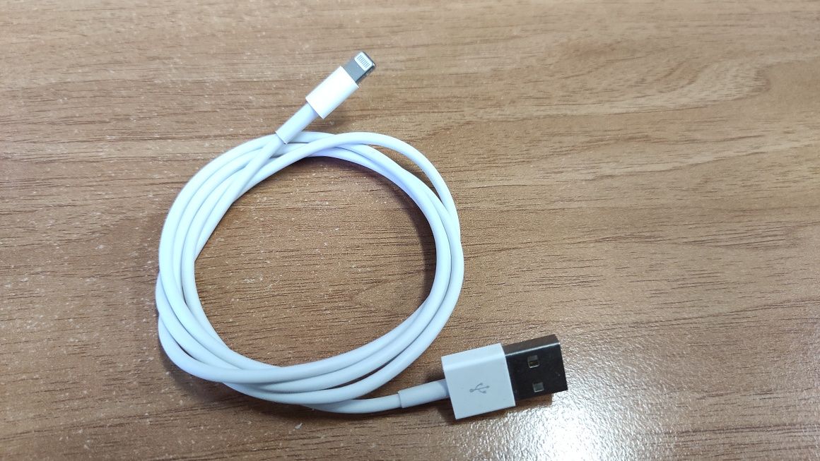 Кабель USB---Lightning (1 m)
