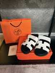 Klapki Hermes biale czarne Chypre