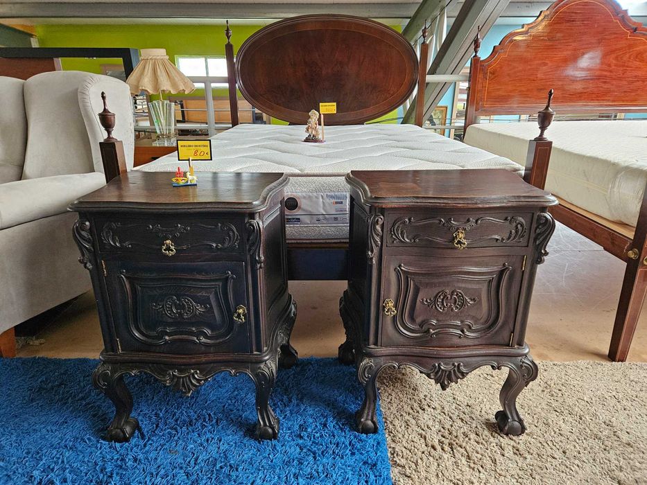 Mesas de cabeceira antigas em madeira maciça - óptimo estado geral