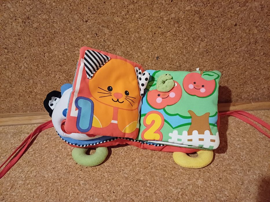 Livro em tecido bebé, vários animais, com luz e som. Didático.