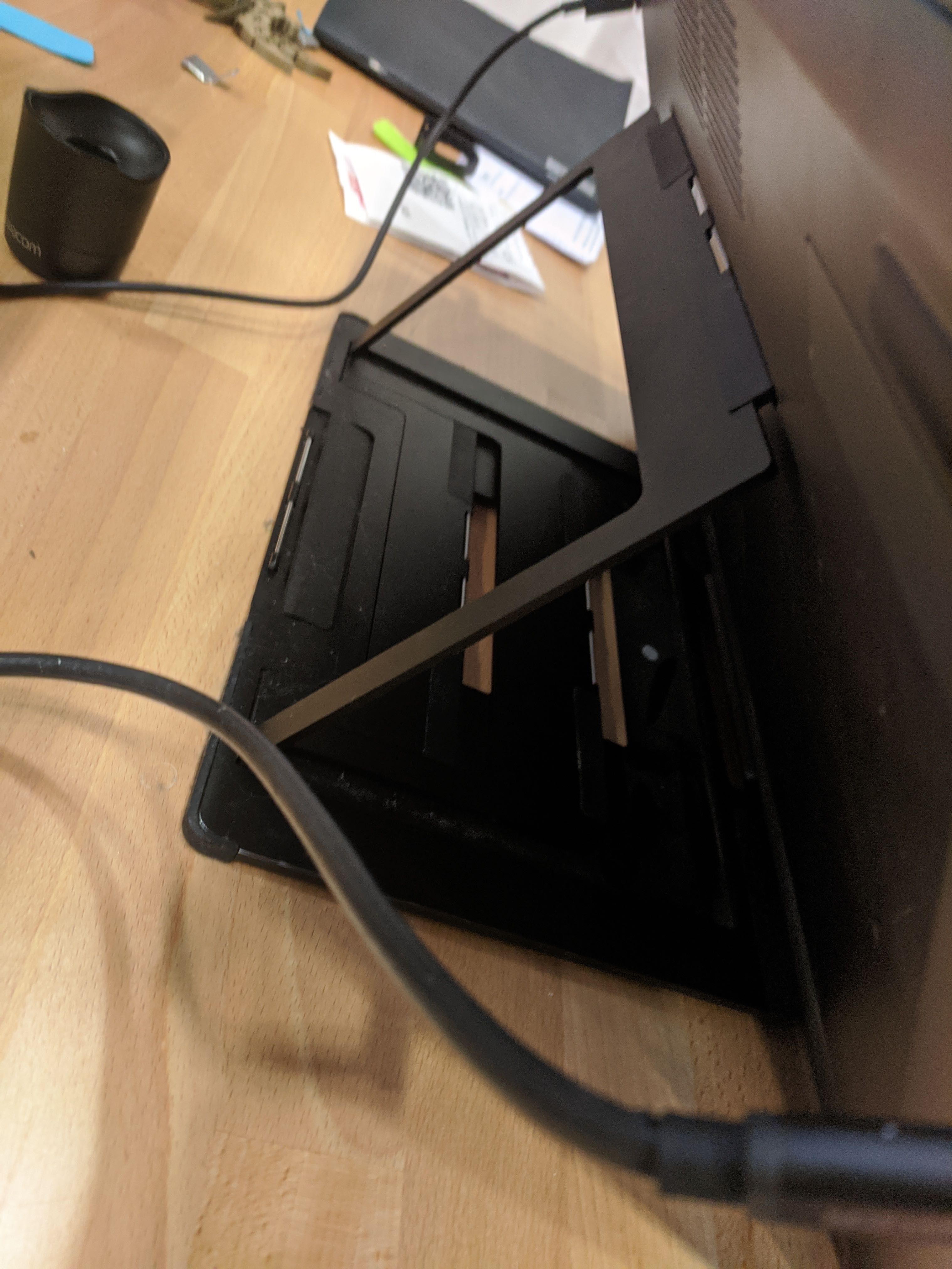 Mesa Digitalizadora Cintiq Pro 16 (4k) (Usb-c) + Stand Official