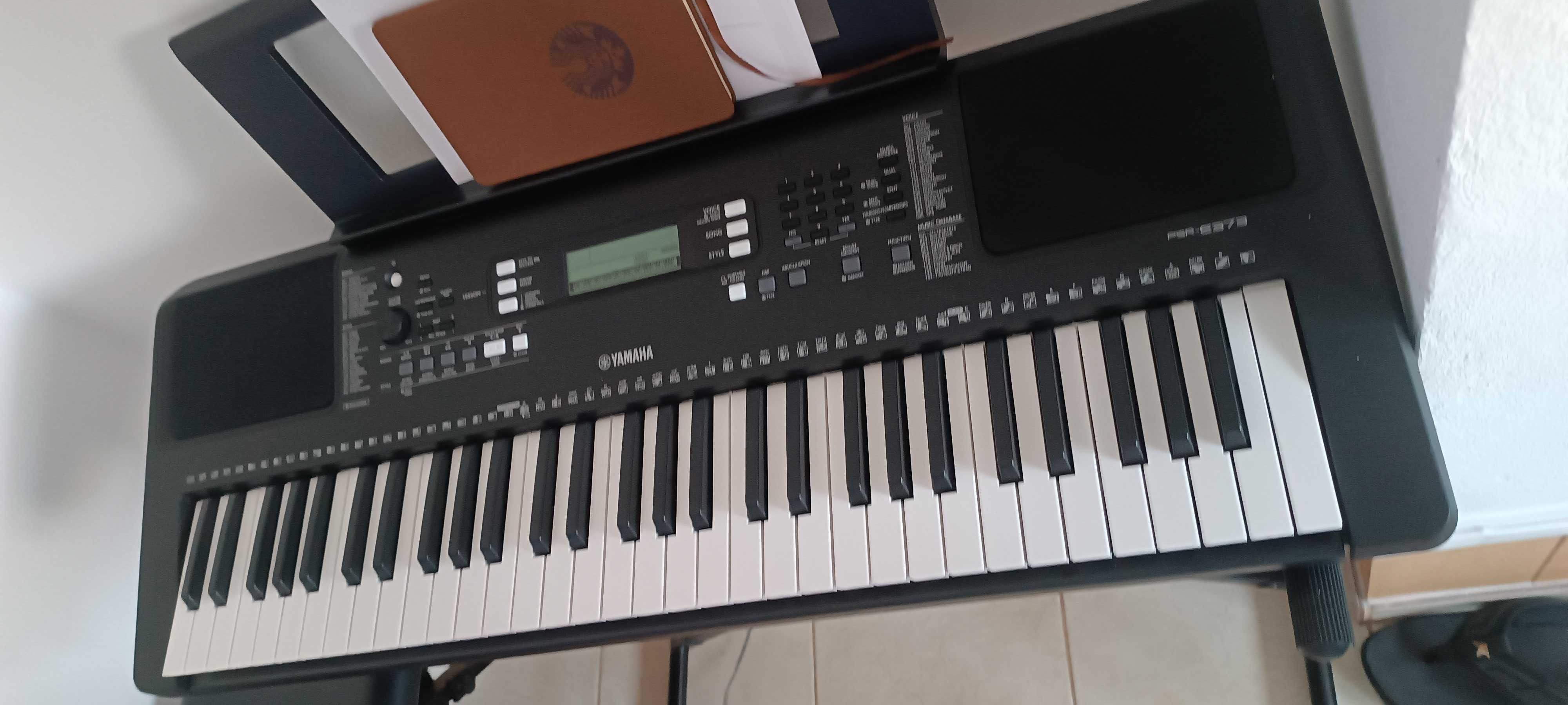 Teclado Yamaha PSR E373