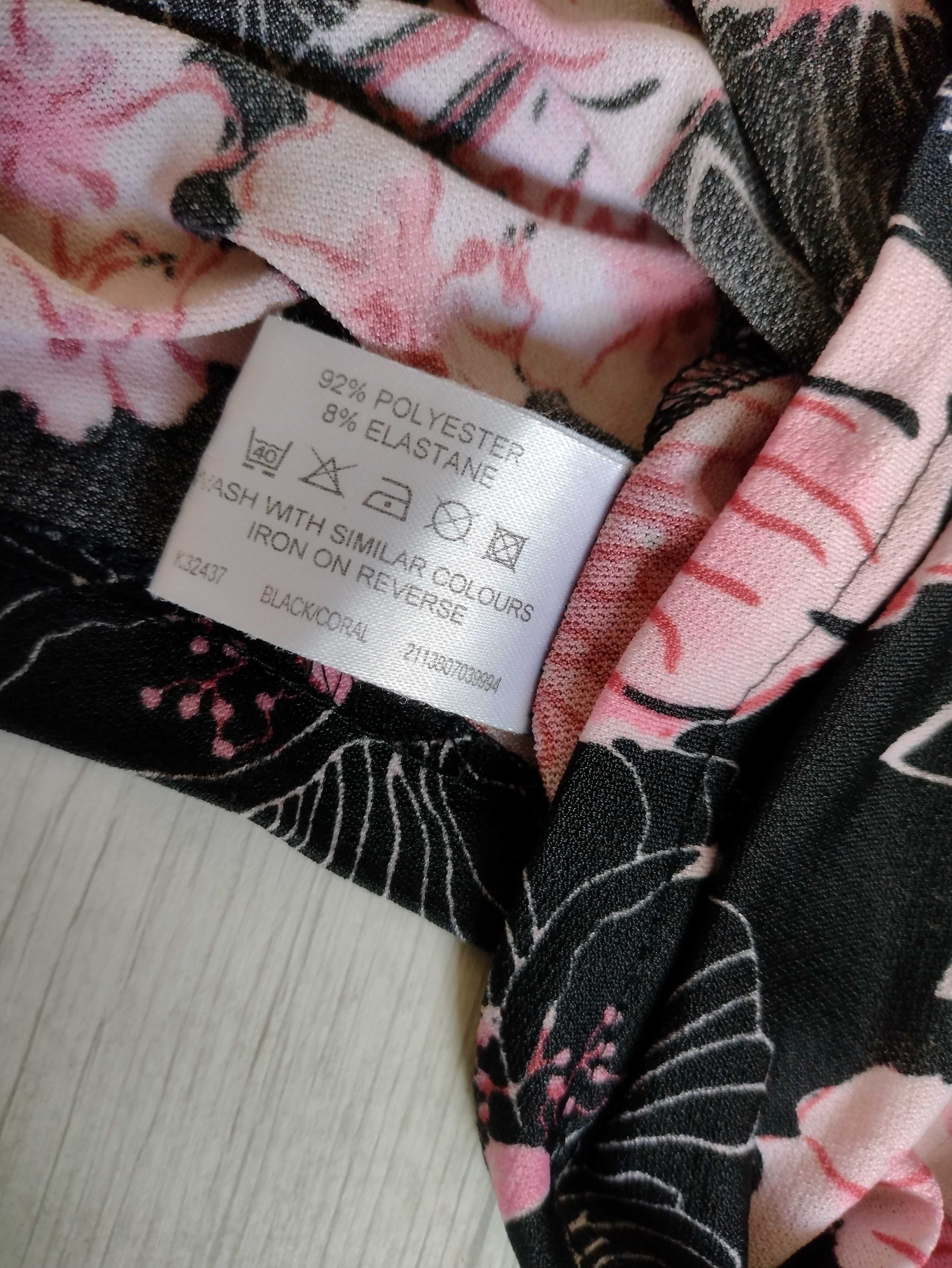bluzka bluzeczka koszulka z krótkim rękawem L kwiaty kwiatki czarna
