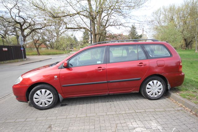 Toyota Corolla 1,4 VVT-i kombi 2004 - 7000 zł brutto (faktura VAT)