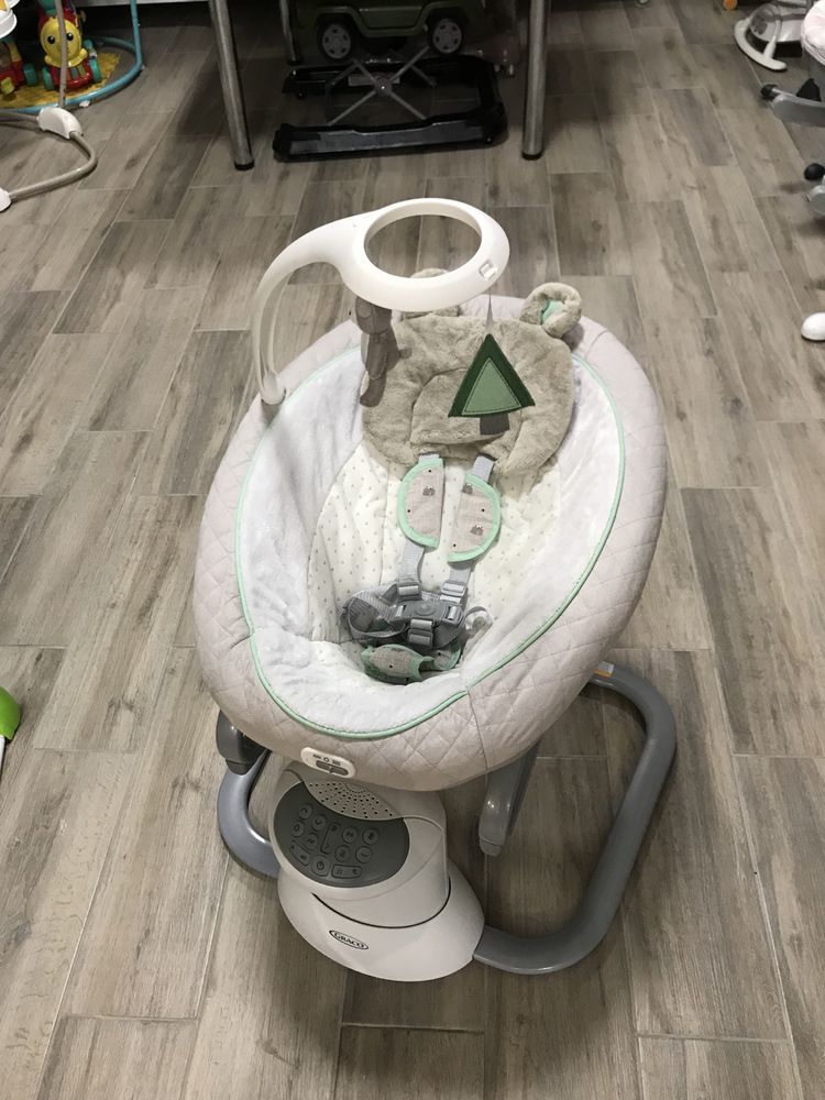 Загойдуючий центр  прокат , укачивающий центр , 4 moms mama roo