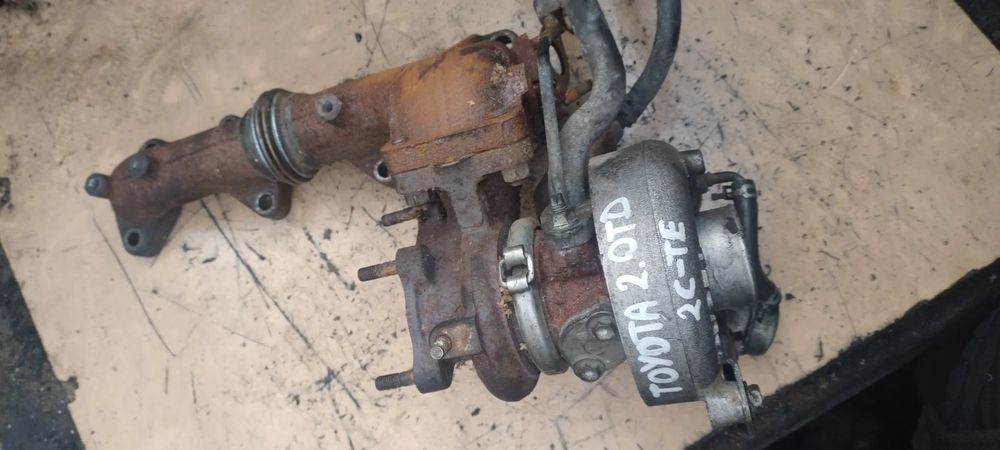 Toyota carina E AVENSIS T22 2,0TD turbosprężarka kolektor wydechowy