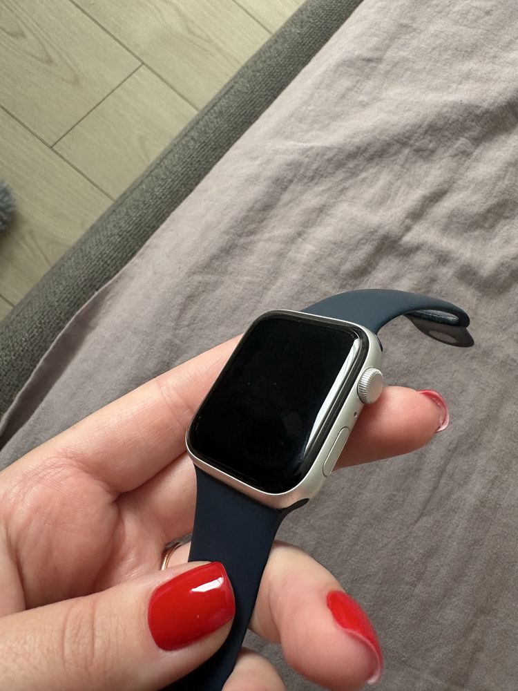 Годинник Apple watch SE