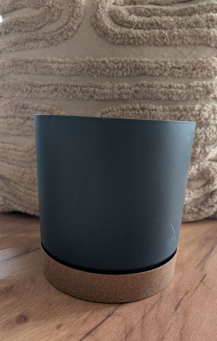 Osłonka na doniczkę z podstawką