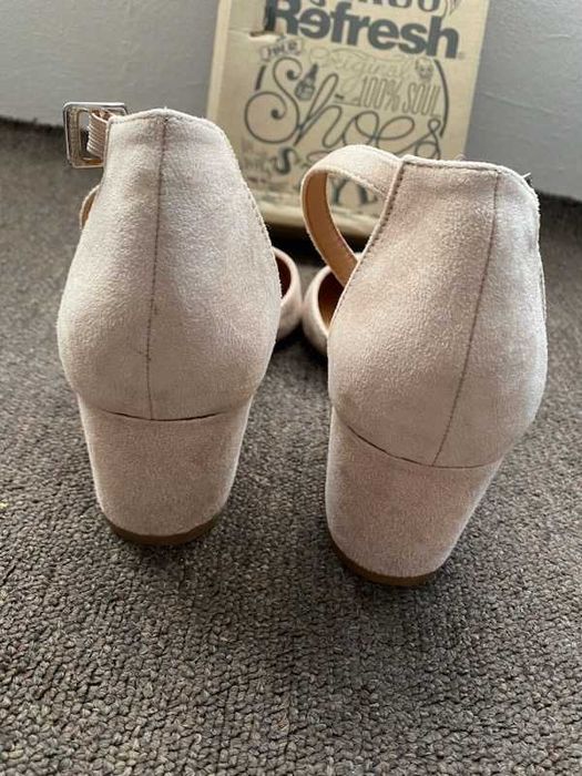 Czółenka  na słupku rozmiar 41 - nowe !