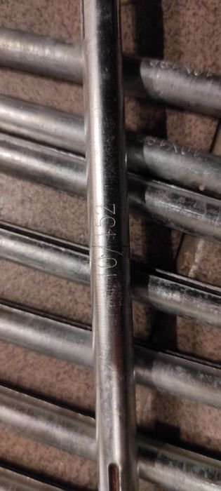 Kołki metalowe dybel do ościeżnicy