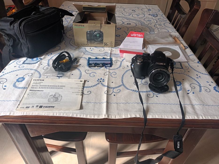 Máquina Fotográfica S4000
E