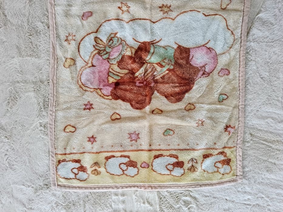 śliczny akrylowy kocyk do łóżeczka wózka 80 x 110 cm