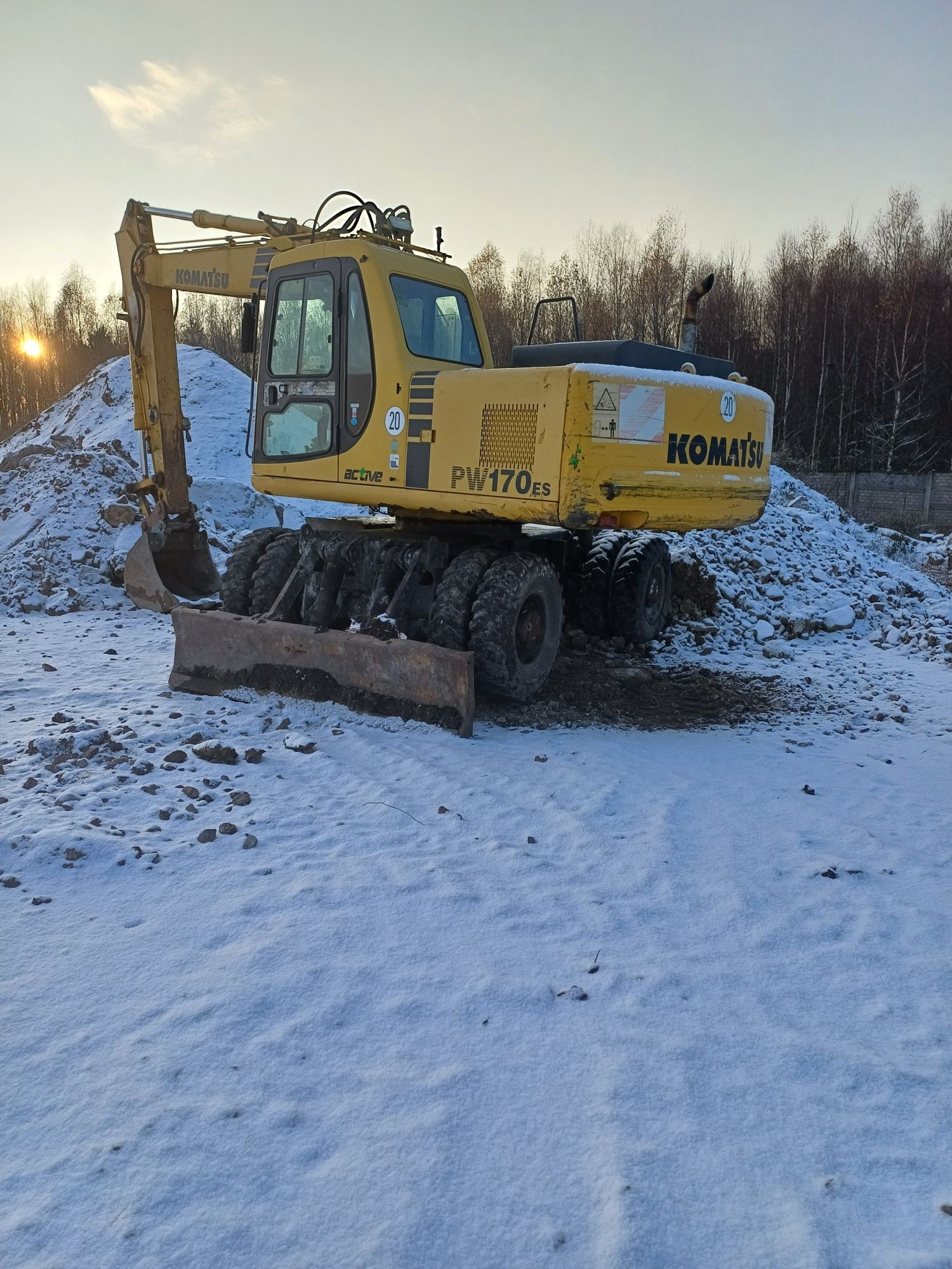 Koparka Komatsu PW170es