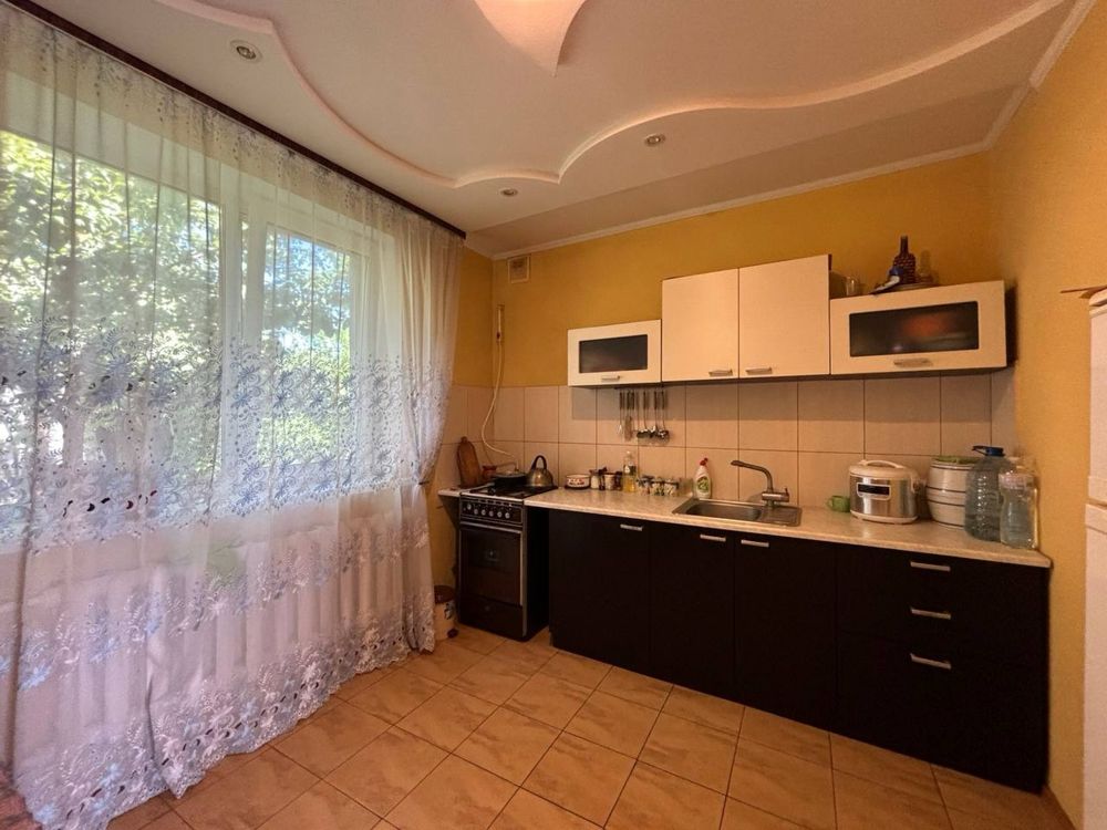 Будинок з літньою кухнею, альтанкою та фруктовим садом, 15 соток