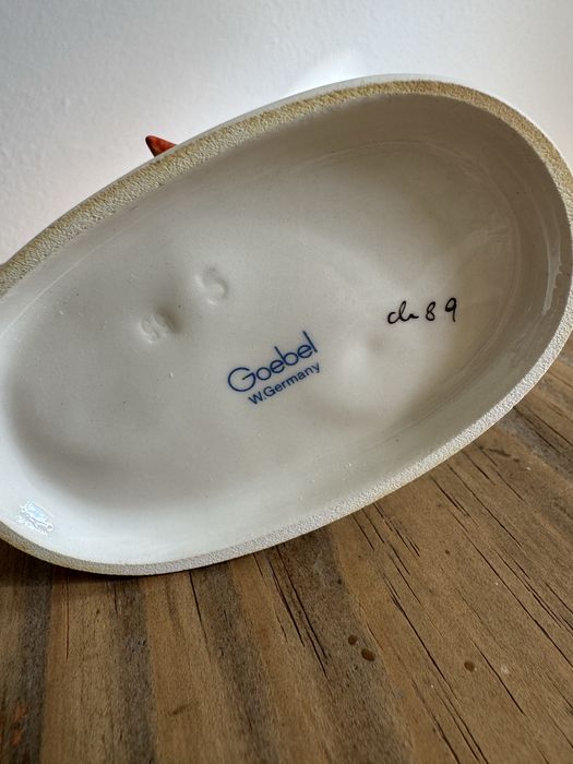 Figura Goebel Hummel HUM 5 - Menino com cachorro - Como nova