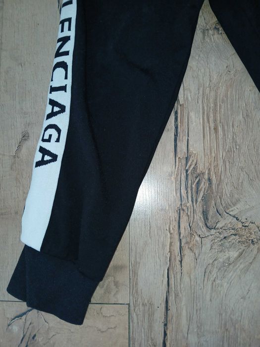 Czarne spodnie z napisem Balenciaga L (S)
