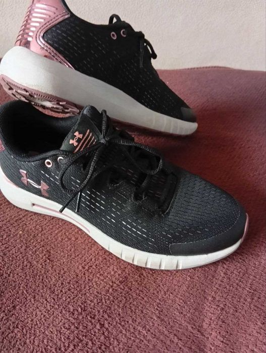Продам кросівки,Under Armour розмір 39 та кросівки Bench розмір 41