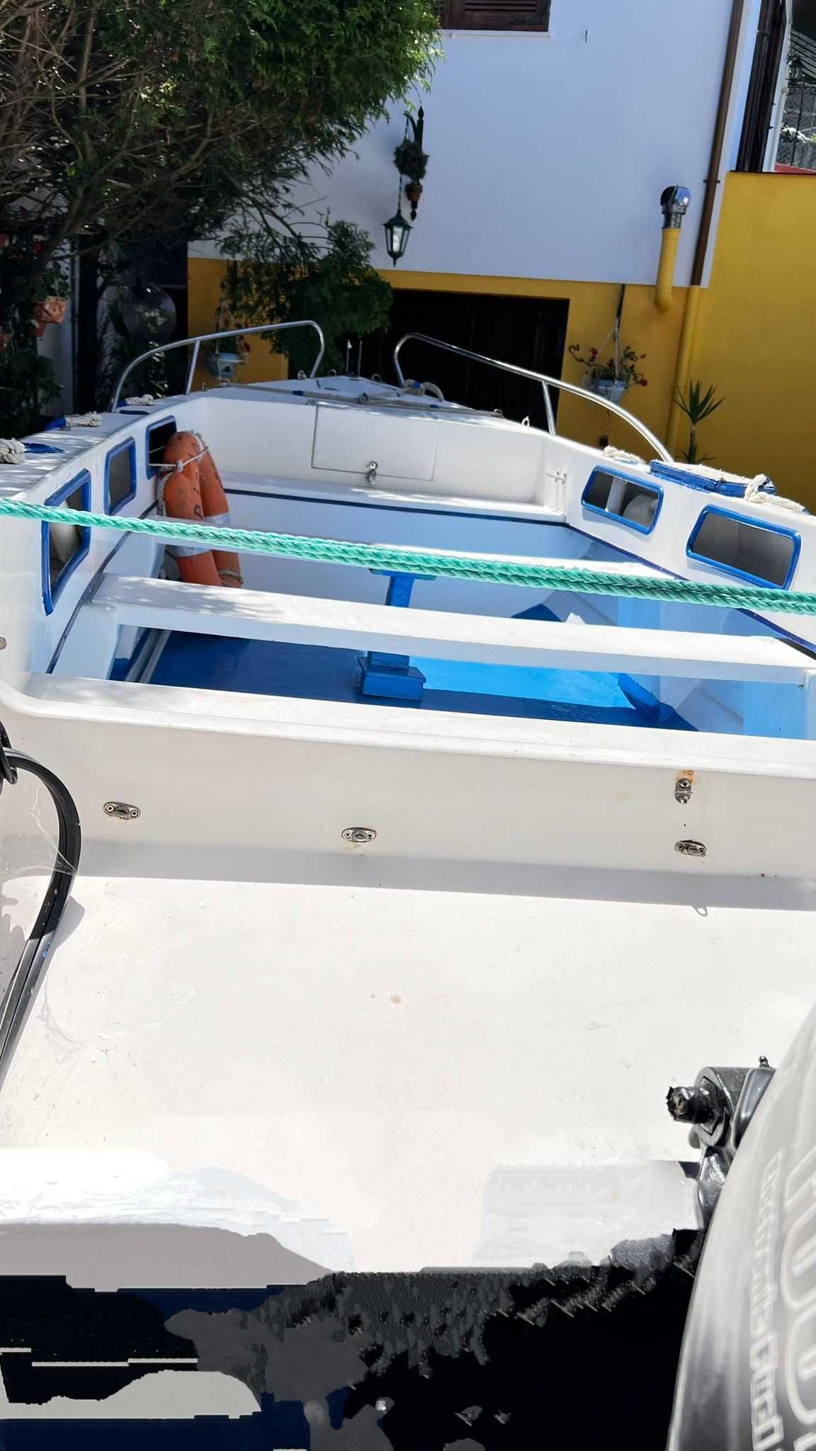 Barco de 5m Pesca desportiva oferta do atralado  6 pessoas