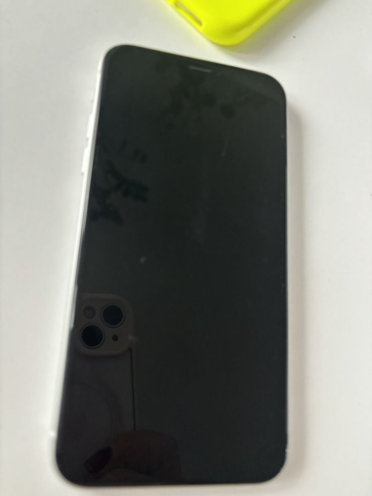 Apple Iphone XR 64 GB bialy stan bdb