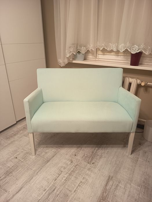 Sofa prosta jasno niebieska ,  mała