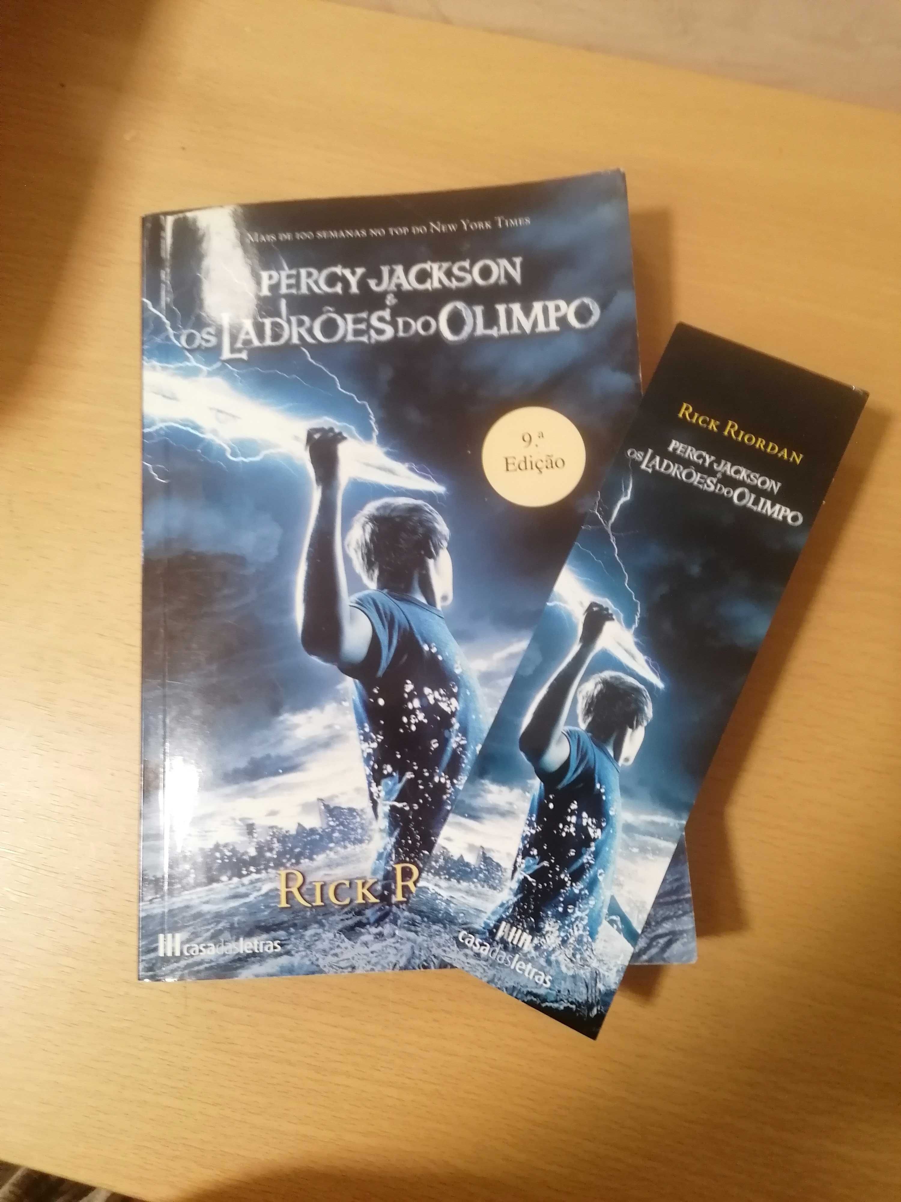 Livro "Percy Jackson os ladrões do olimpo"