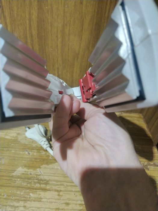 Стайлер, утюжок для волос.