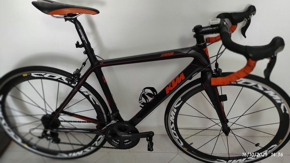 Bicicleta carbono estrada KTM Strada
