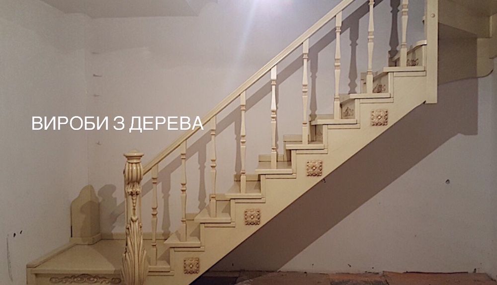 Деревяні сходи балясини підсходинки різьба стовпи колони сходинки