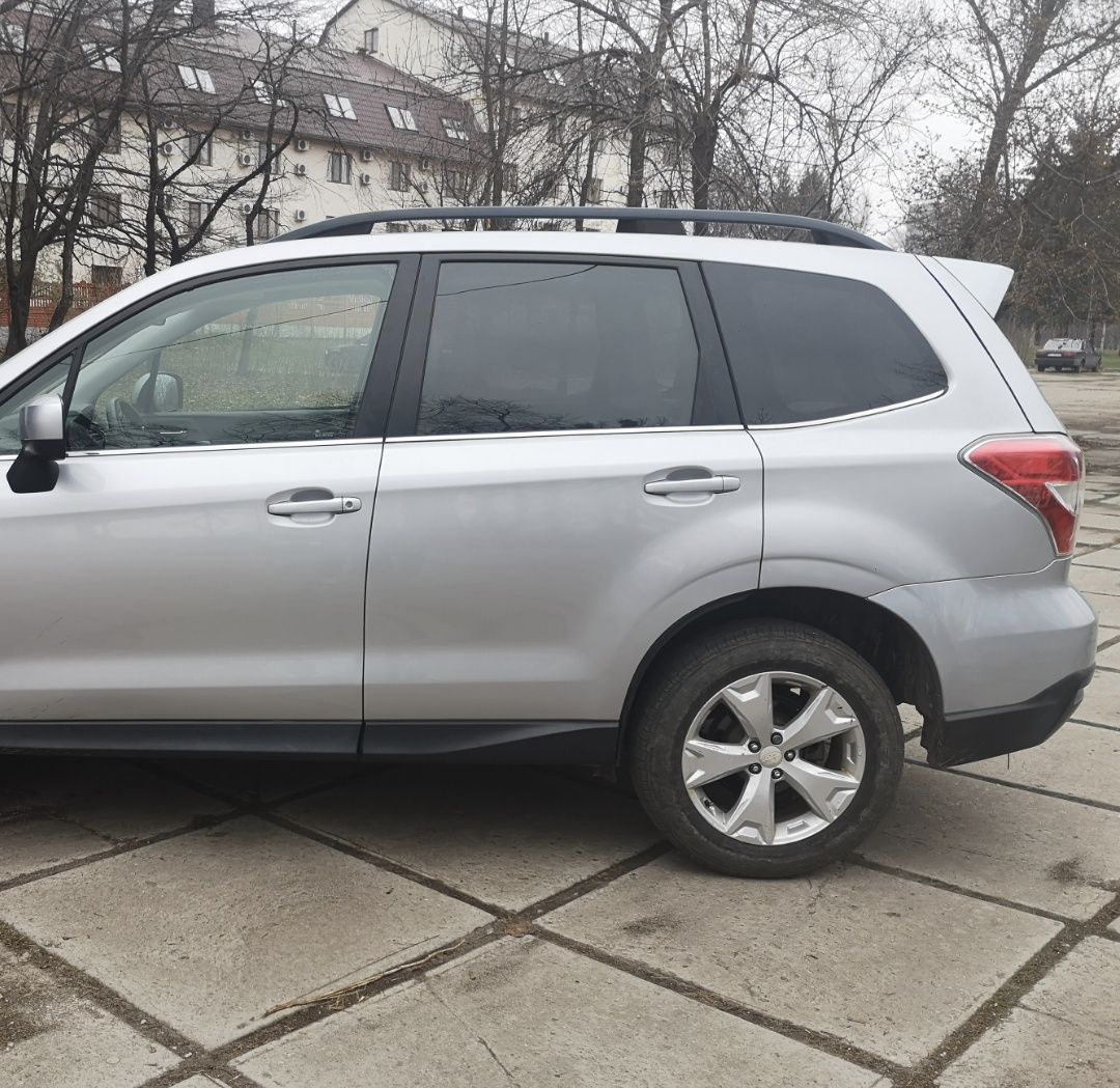 Subaru Forester стекло дверь