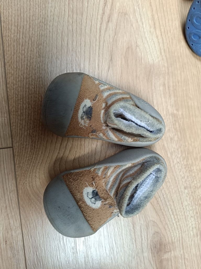 Skarpetobuty rozmiar 20/21 i 22/23 smyk