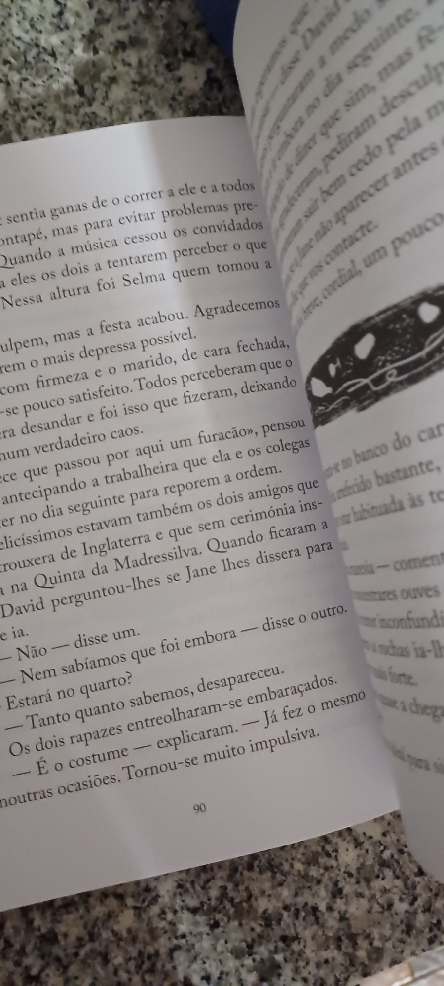2 livros do Inspetor Max novos