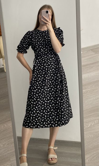 Сукня міді з рукавами-ліхтариками