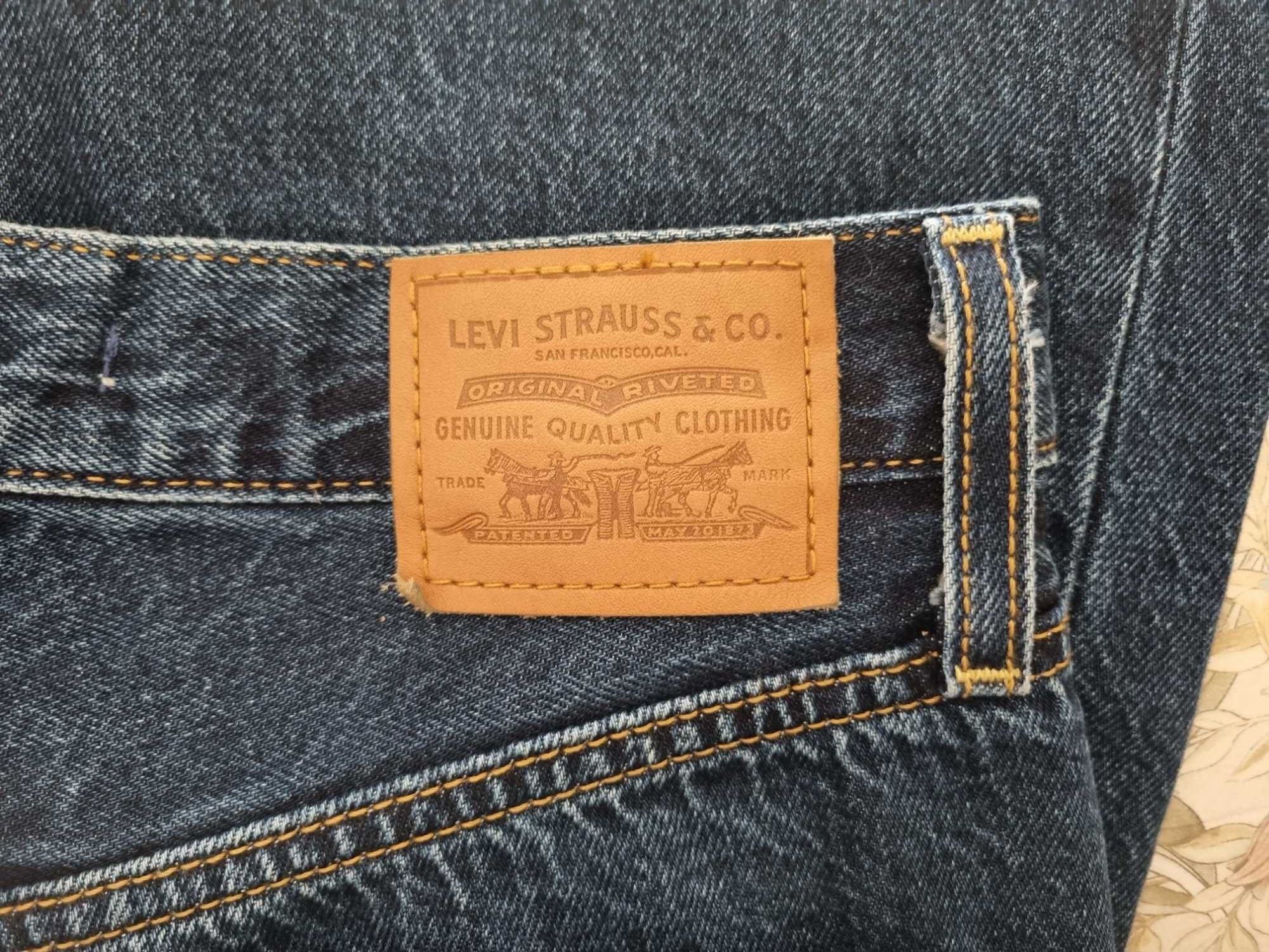Levis ribcage straight ankle jeans