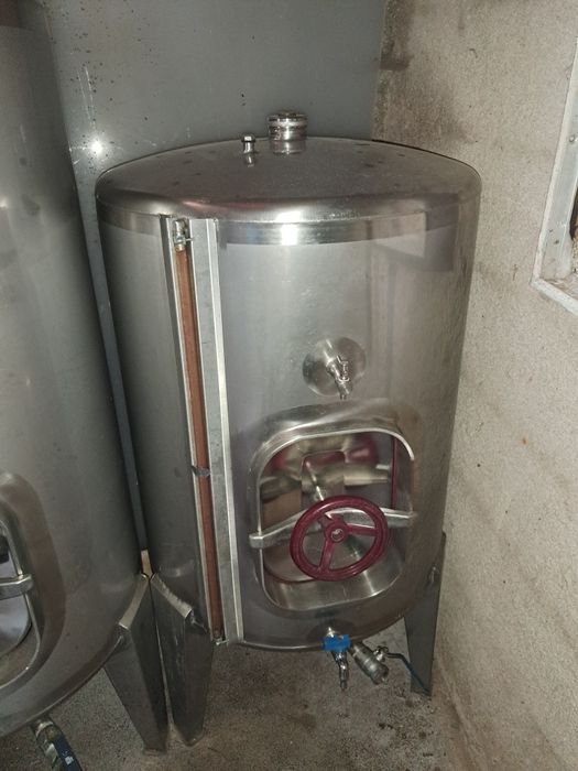 Depósitos em inox e prensa