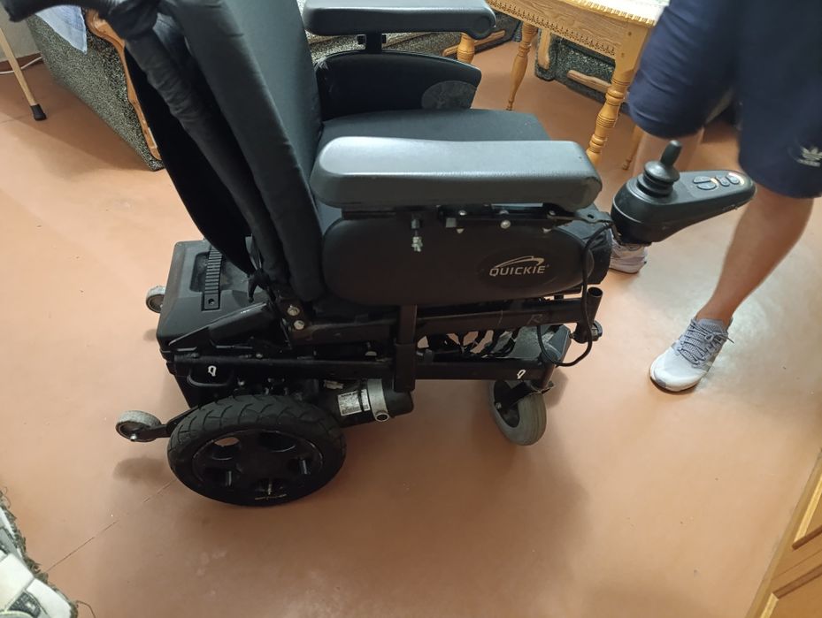 Колісне крісло на акумуляторах