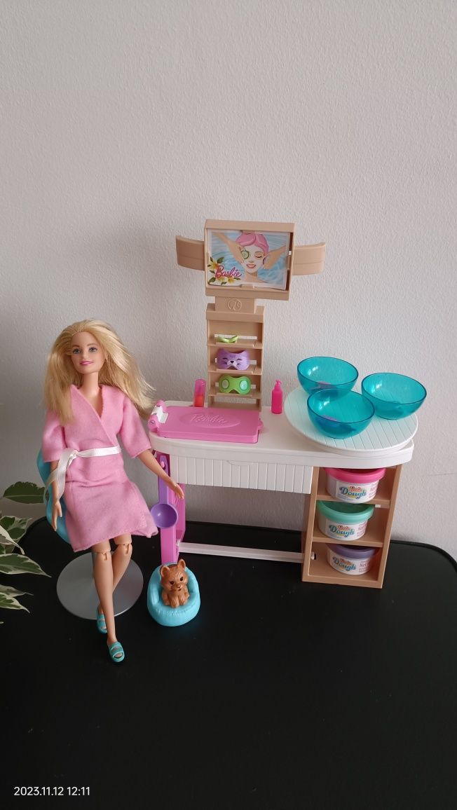 Zestaw lalka Barbie salon pięknosci